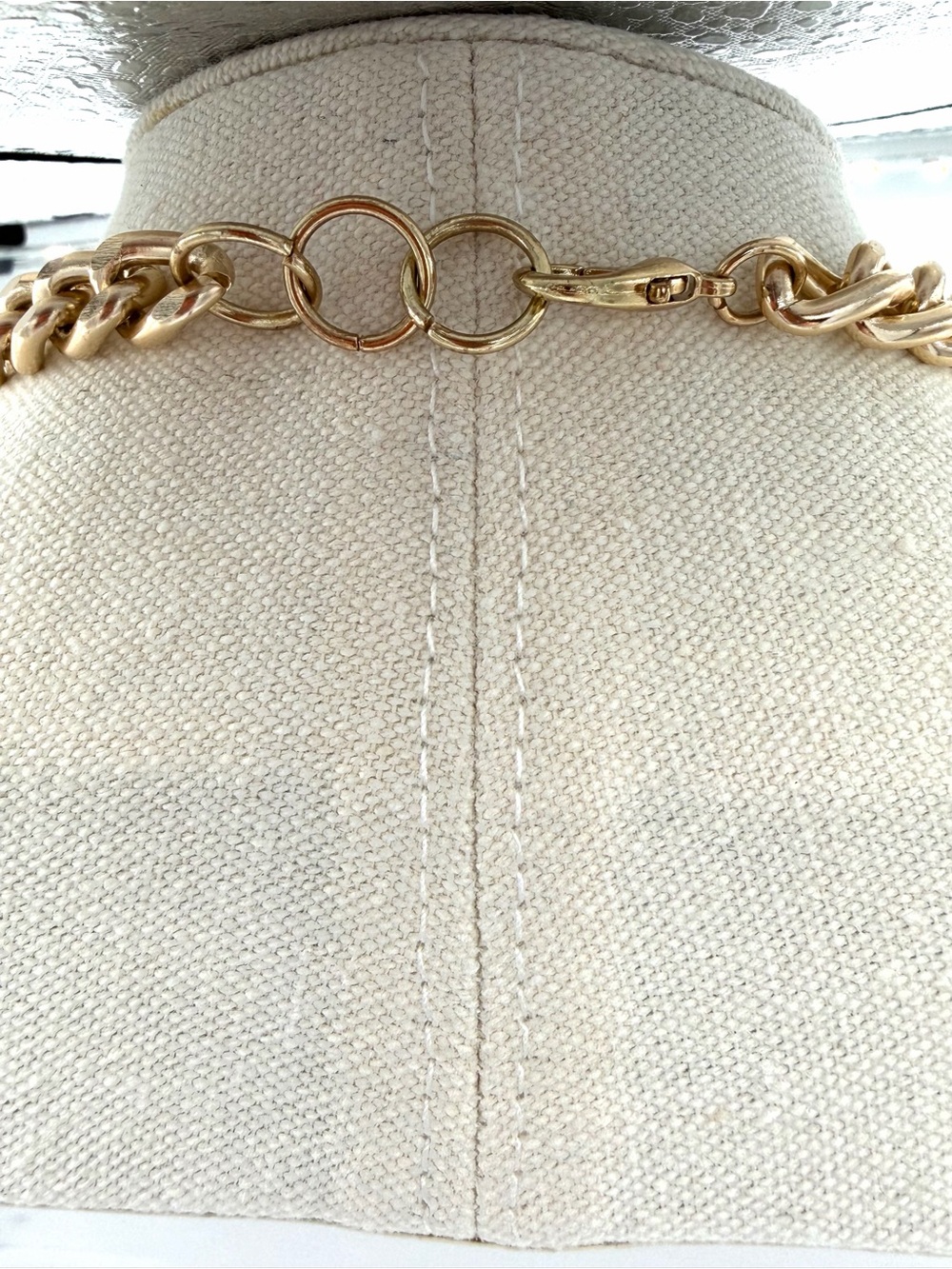 Bleeding Lips Gold-tone Chunky Chain Woman’s Necklace Jewelry Drip Dripping Lips - Picture 3 of 4